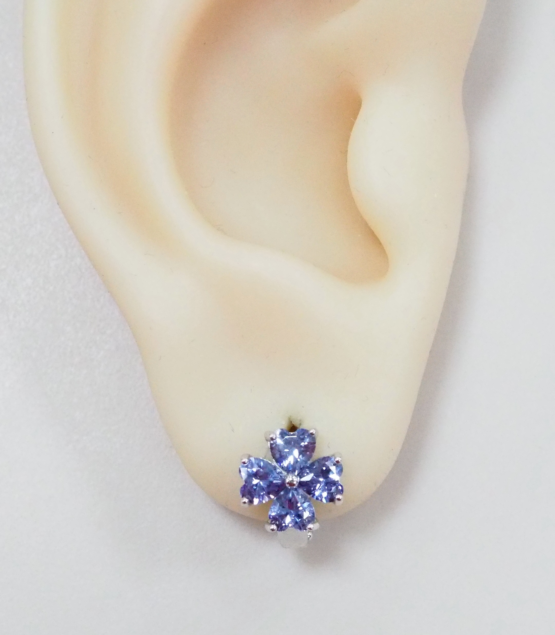 Серебряные серьги 925 пробы; вставки 8 Куб. Цирконий синий. 0,25ct;